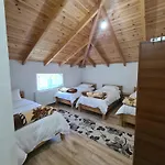 Korabi Πανσιόν 3*