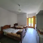 ゲストハウス Korabi Ceren