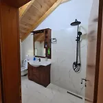ゲストハウス Korabi Ceren